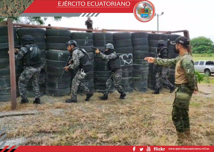 Pelotón Recon de la II División de Ejército Libertad instruye a miembros del GIR