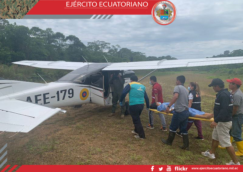 Joven amazónica es evacuada en aeronave militar para recibir atención médica