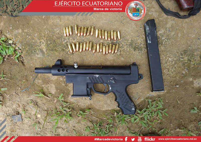 Militares decomisan municiones y explosivos en la provincia del Azuay