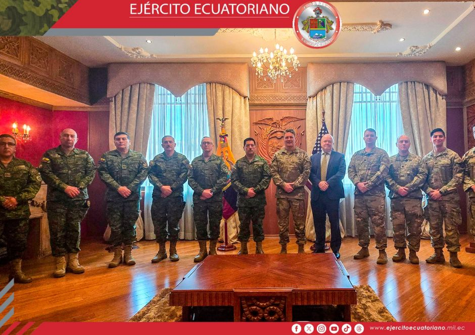 Visita del Major General Philip J. Ryan al Comando General del Ejército Ecuatoriano