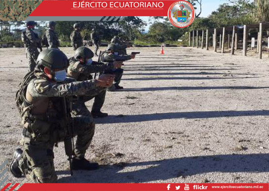 Pelotón de Reconocimiento de la III.D.E. Tarqui se entrena en la Escuela de Iwias