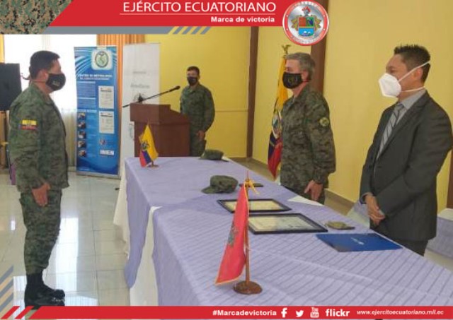 Centro de Metrología del Ejército recibe certificados de acreditación bajo norma INEN