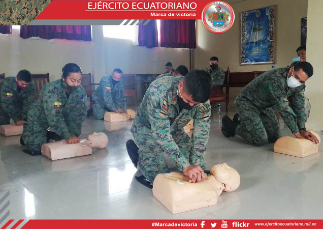Personal del Grupo de Fuerzas Especiales N.° 53 Rayo se capacitan en respuesta en emergencias médicas