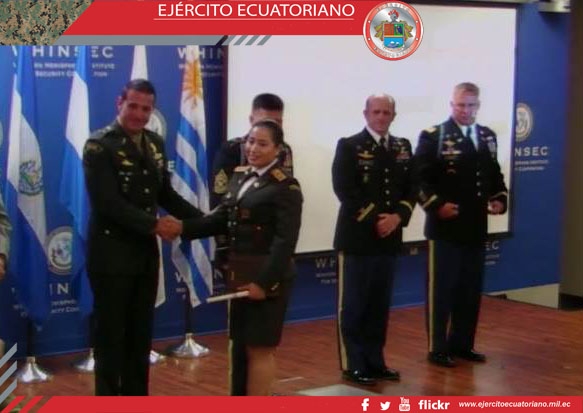 Oficial del Ejército se destaca en el curso de especialización en EE.UU.