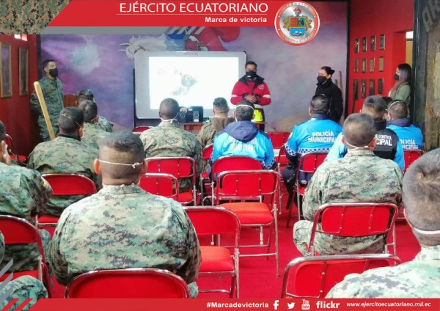 Militares se capacitan en manejo y sofocación de incendios