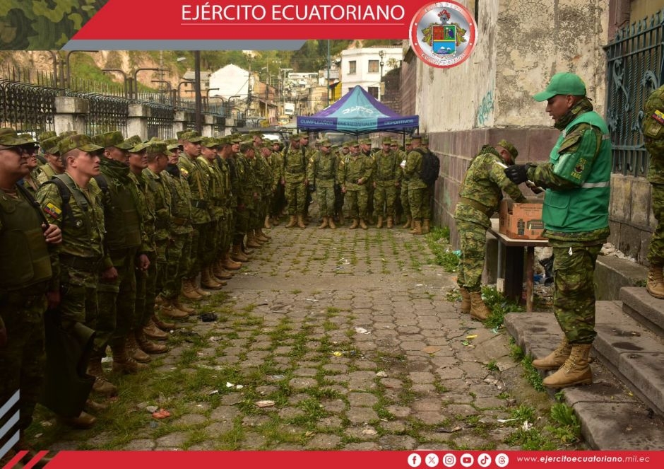 Alumnos del Curso de Perfeccionamiento de Cabos Primeros a Sargentos se entrenan en combate urbano
