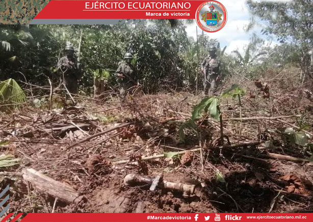 Personal militar localiza en la frontera norte refinería clandestina para procesamiento de hidrocarburos