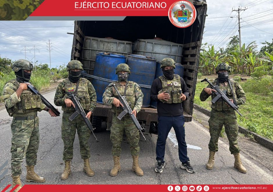 Personal militar decomisa 2500 galones de combustible en el cantón Shushufindi