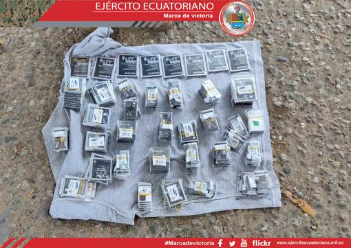 Militares incautaron armas y accesorios en Sucumbíos