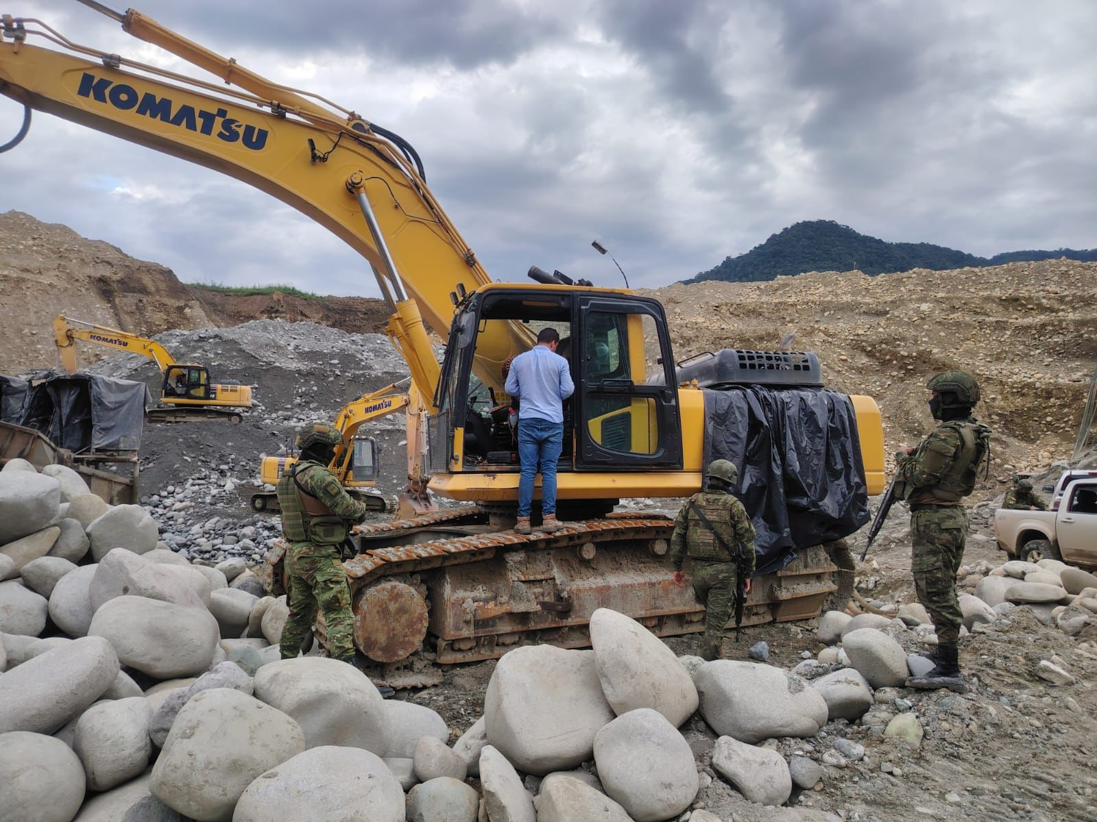 Personal del Ejército Ecuatoriano ejecutó una operación contra la minería ilegal en Zamora Chinchipe
