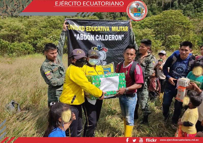 Cadetes del Comil 4 entregan donaciones en comunidades de la región Amazónica