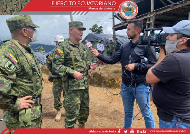 Comandante del Ejército visita al personal militar que se encuentra en la parroquia Buenos Aires de Imbabura