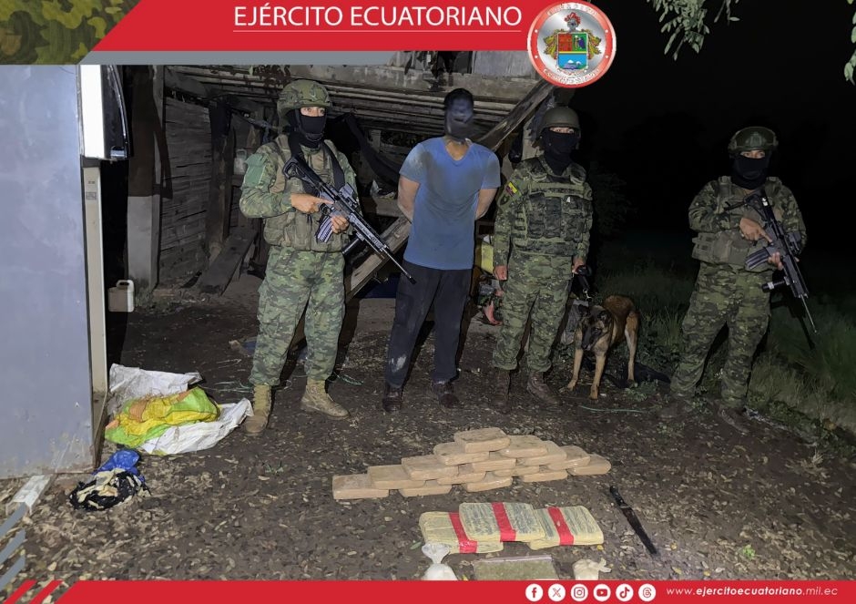 Militares con sus ejemplares caninos localizan sustancias catalogadas sujetas a fiscalización