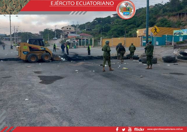 Militares habilitan corredor humanitario al sur del país