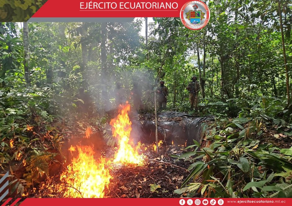 El Ejército Ecuatoriano localiza infraestructura de refinamiento artesanal de crudo en Sucumbíos