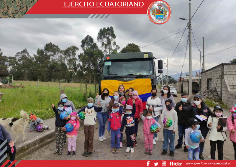 En Mejía se entregaron kits alimenticios