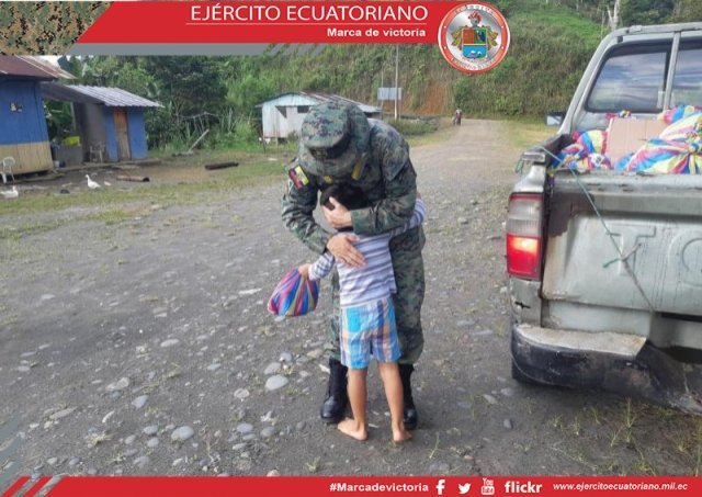 Militares apoyan en entrega de donaciones en Morona Santiago
