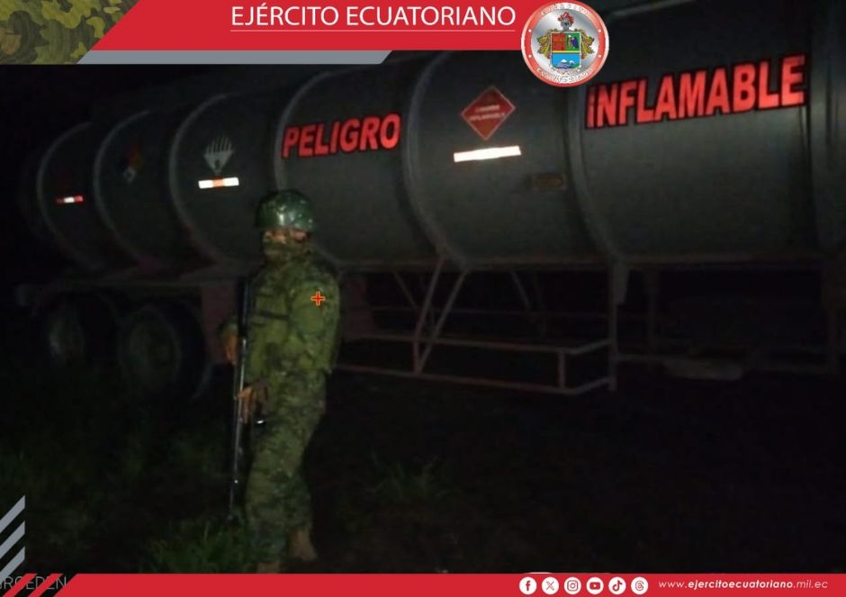 Ejército Ecuatoriano incauta combustible en Santo Domingo