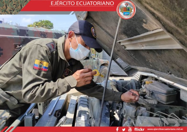Se realiza mantenimiento a vehículos que se usan en operaciones militares en la frontera sur