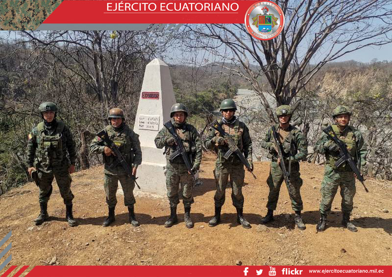 Militares realizan mantenimiento de los hitos de la frontera sur