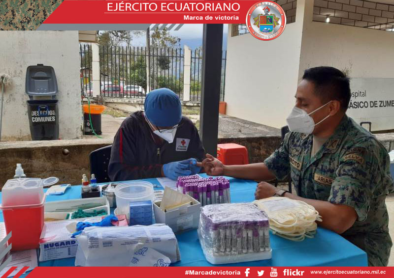 Militares donan sangre para la Cruz Roja Ecuatoriana