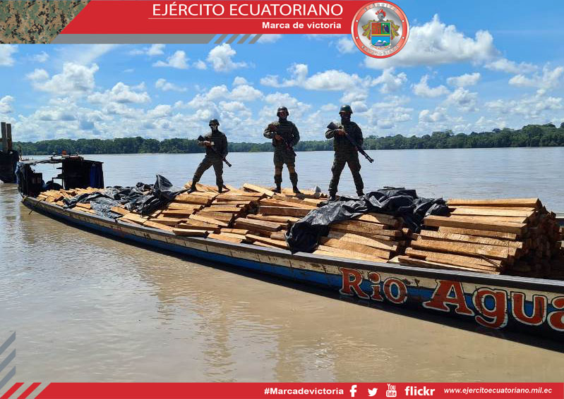 Militares decomisan madera sin los respectivos permisos de ley en Sucumbíos