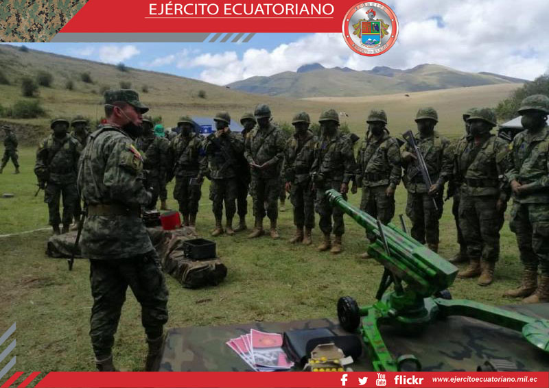 Aspirantes de la Esforse reciben instrucción en la Brigada Pichincha