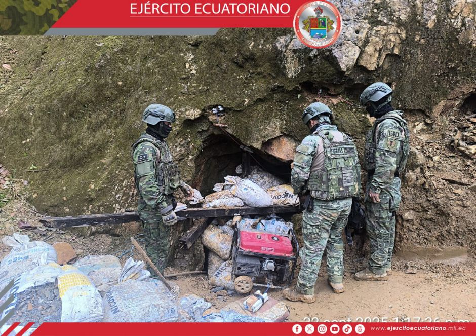 Ejército Ecuatoriano inhabilita bocaminas y explosivos utilizados en la minería ilegal