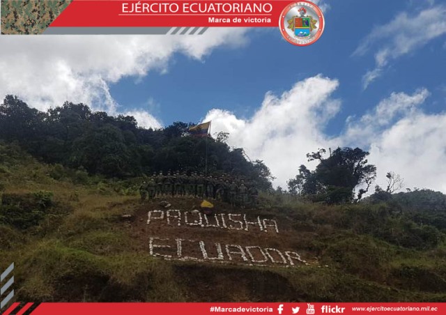 Subtenientes y soldados recorren hitos en Paquisha
