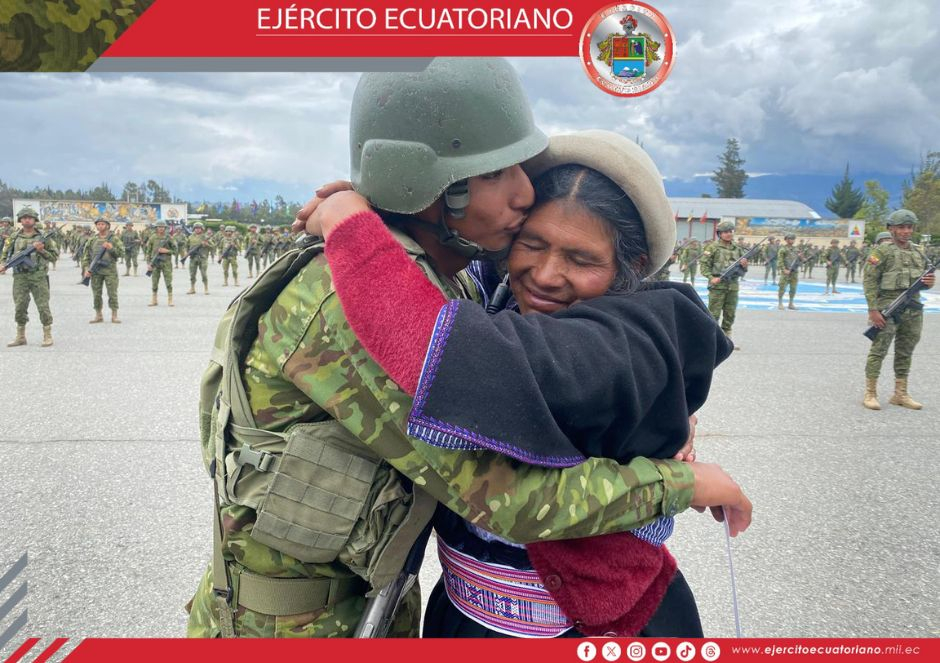 Clausura del Reentrenamiento Vanguardia I y ascensos de reservistas en Riobamba