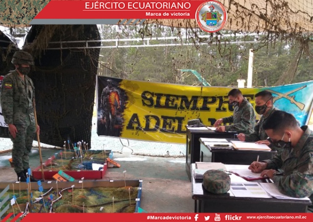 Cadetes de la Esmil realizan exposición previa a obtener título en Ciencias Militares