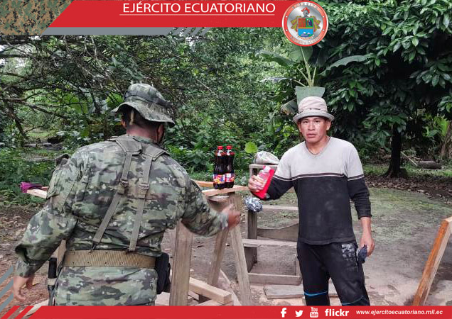 Militares realizan una acción cívica en comunidades fronterizas