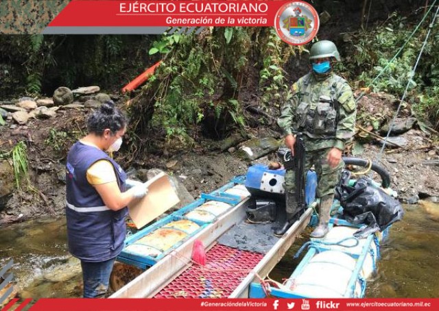 Militares participan en operación en contra de la minería ilegal