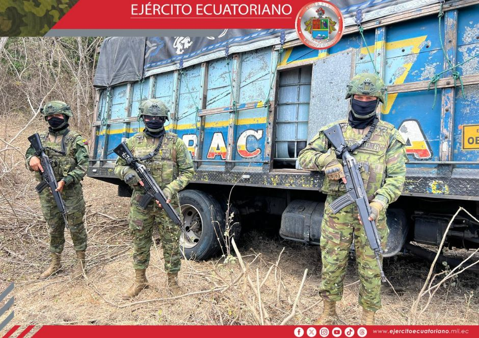 Se decomisa 2400 galones de combustible diésel robado del poliducto en el sector La Libertad