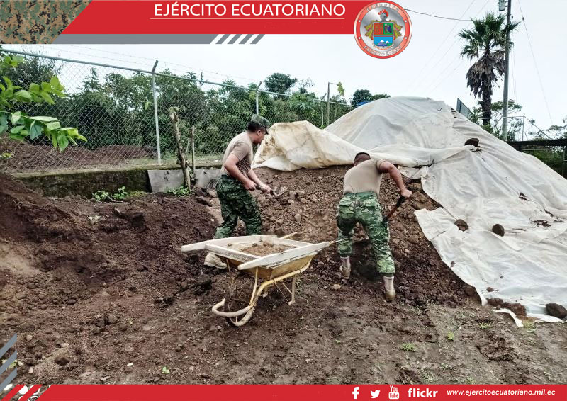 Soldados apoyan en la recuperación de la flora en Celica