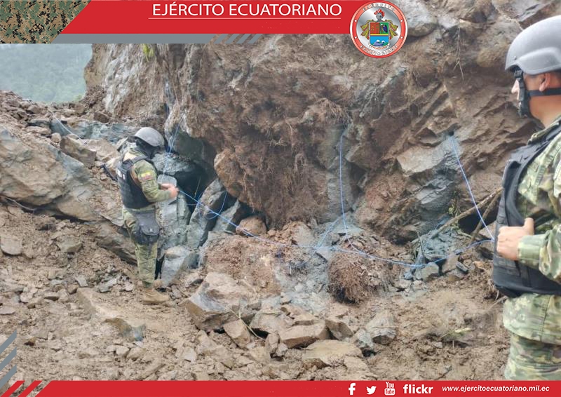 Cuerpo de Ingenieros del Ejército habilita la vía Alóag - Santo Domingo