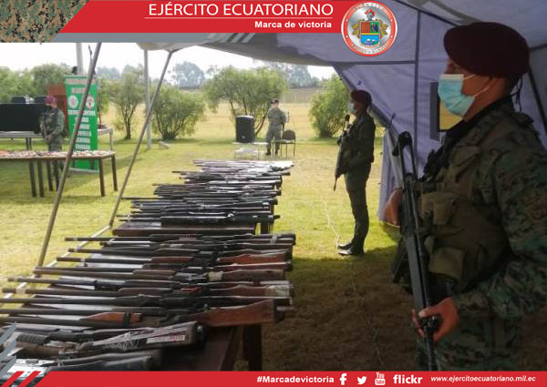 Militares entregan armamento incautado para su destrucción