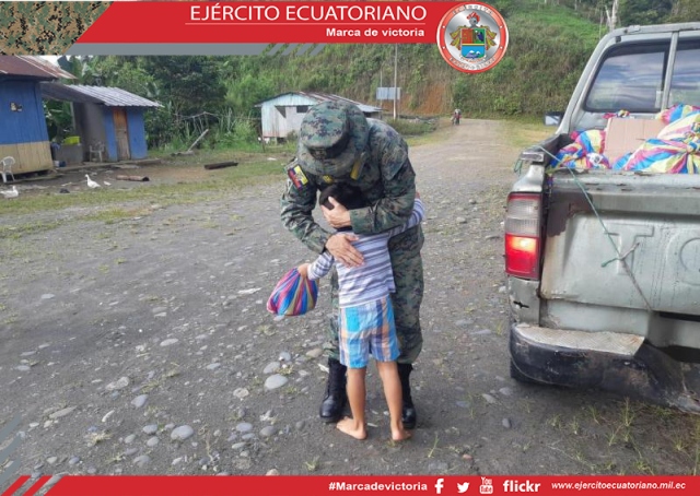 Militares apoyan en entrega de donaciones en Morona Santiago
