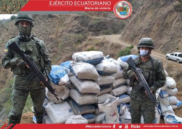 Militares realizan controles de minería ilegal