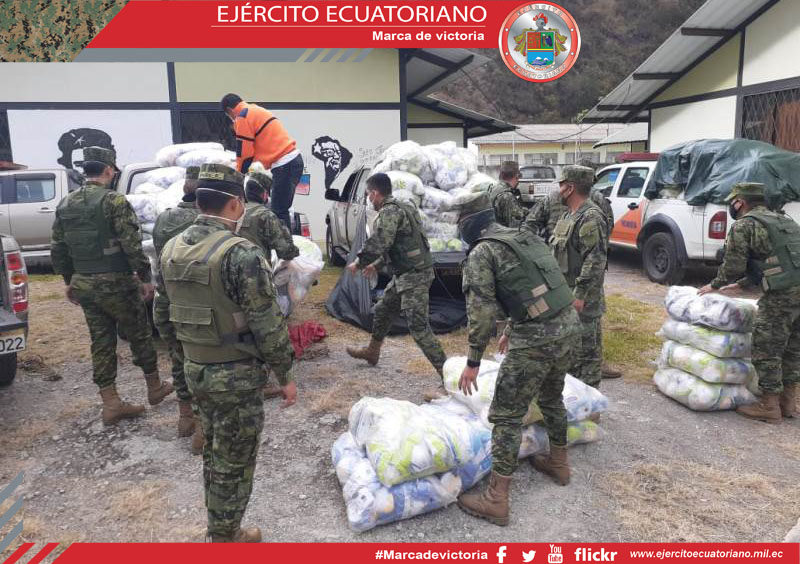 Ejército apoya a los cantones afectados por la caída de ceniza