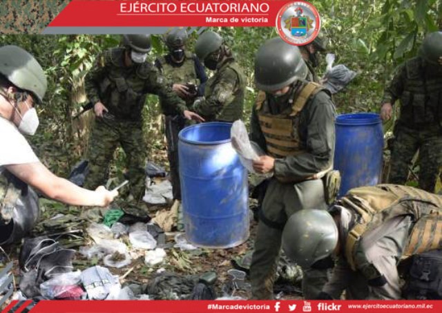 Las Fuerzas Armadas localizaron campamentos clandestinos con armamento, explosivos y otros accesorios de uso militar