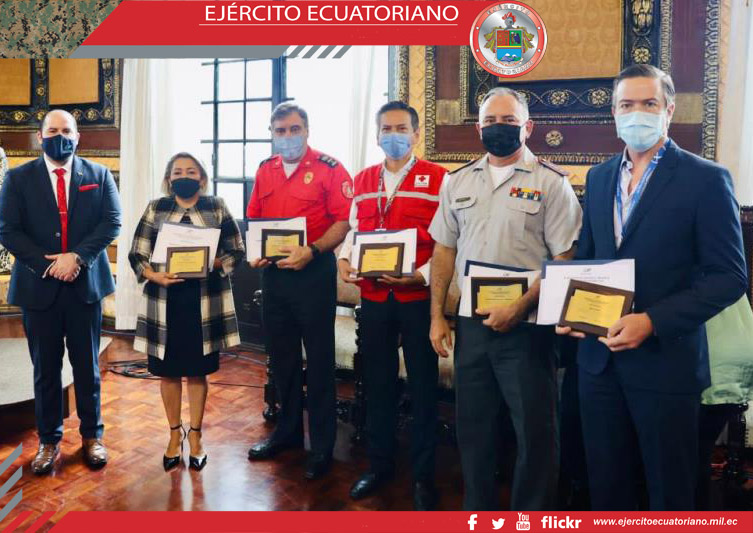 Militares reciben reconocimiento en Guayaquil