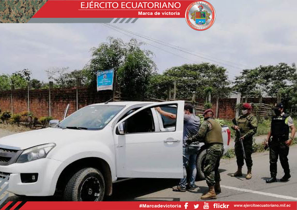 Soldados paracaidistas decomisan armamento y munición en la provincia de Los Ríos