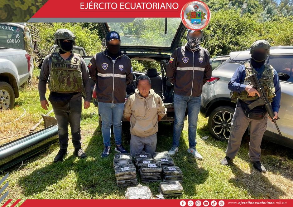 Ejército localiza vehículo con sustancias sujetas a fiscalización en Otavalo