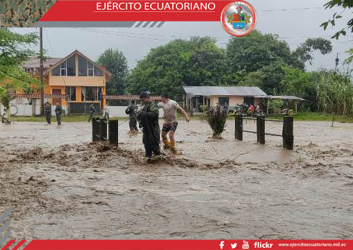 Militares contribuyen durante el desborde del río Quindigua