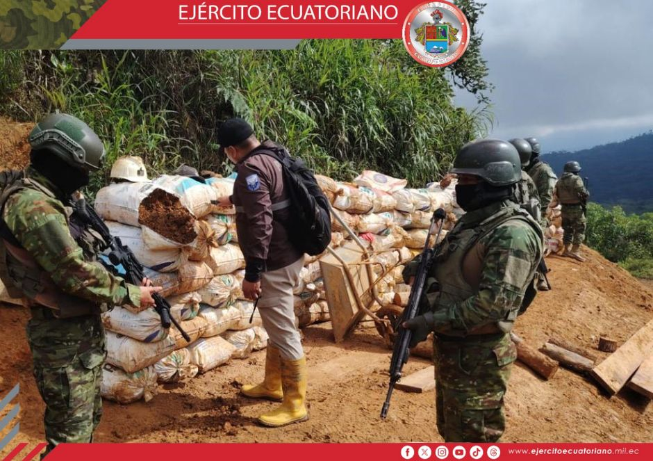 Se aprehendió a ciudadanos realizando actividades de minería ilegal en Camilo Ponce Enríquez