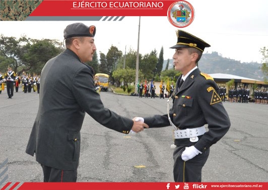 Comil N.º 4 efectuó entrega formal del sable espadín