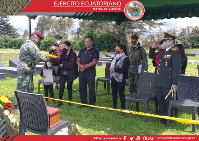 Las Fuerzas Armadas realizan acto en honor a soldado fallecido por COVID-19