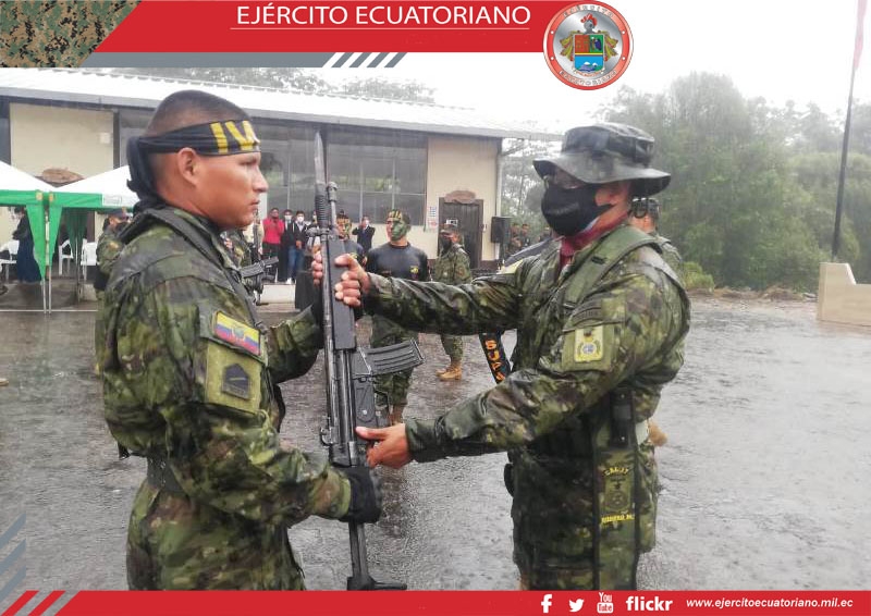 Escuela de Iwias realizó la entrega de armas a los aspirantes del primer año