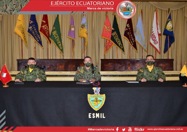 Escuela Superior Militar Eloy Alfaro realizó ceremonia de cambio de mando del director